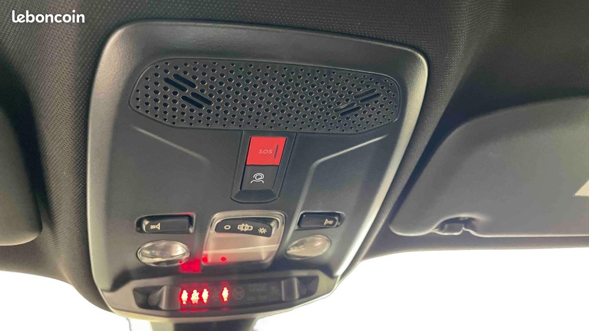 Peugeot 2008 Hybrid 145 e-DCS6 Style (image 24)