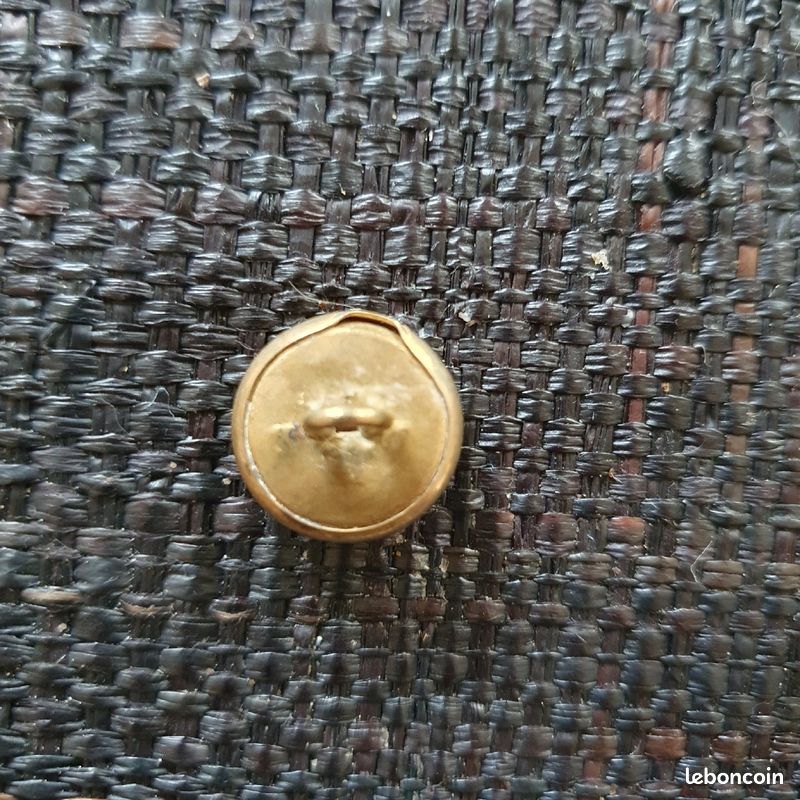 8 boutons anciens bombés en métal doré (image 4)