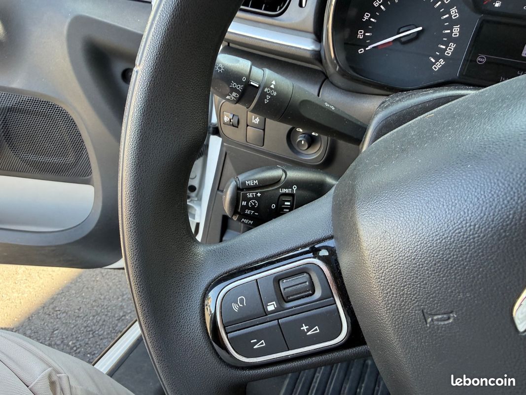 Citroën C3 Feel 1.5 Bluehdi 100 ch 2 places (image 15)