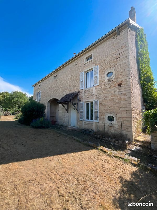 Maison 6 pièces 300 m² · à Gray · 300 m² · 195 000 €
