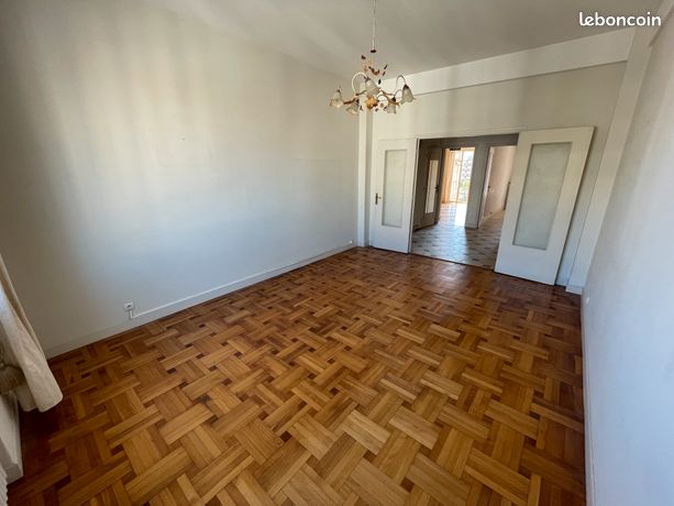 À seulement 2 minutes à pied de la Promenade des Anglais – Appartement avec balcon, parking et cave — 2