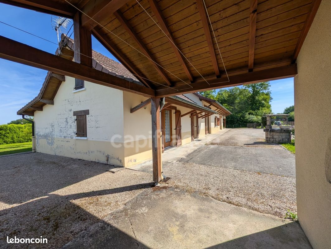 Maison 8 pièces 210 m² · à Bletterans · 210 m² · 295 000 €