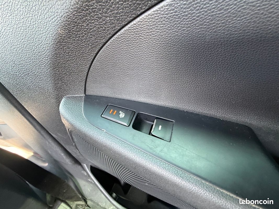 HYUNDAI TUCSON 1.7 CRDi 141 2WD DCT-7 Executive - GARANTIE 12MOIS - TOIT OUVRANT - CAMERA DE RECUL - SIEGES VENTILE (image 18)