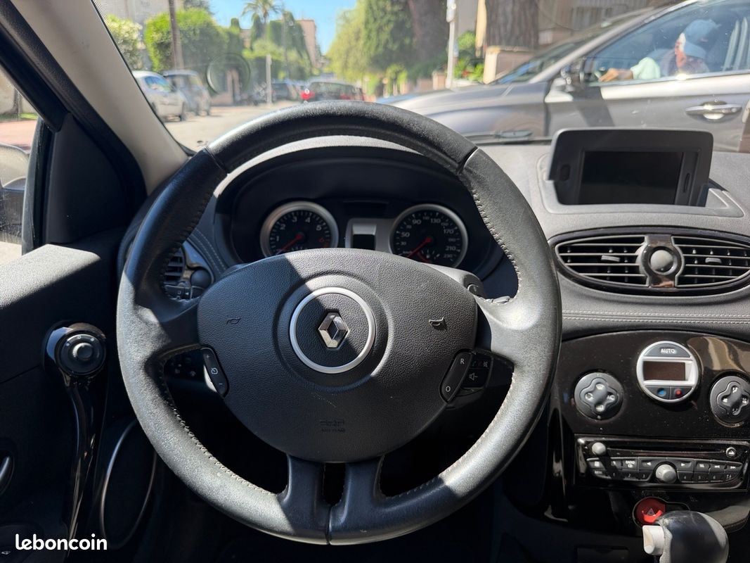 RENAULT CLIO III INITIALE 1.6 16V BA 110Ch Garantie 12 mois (image 10)