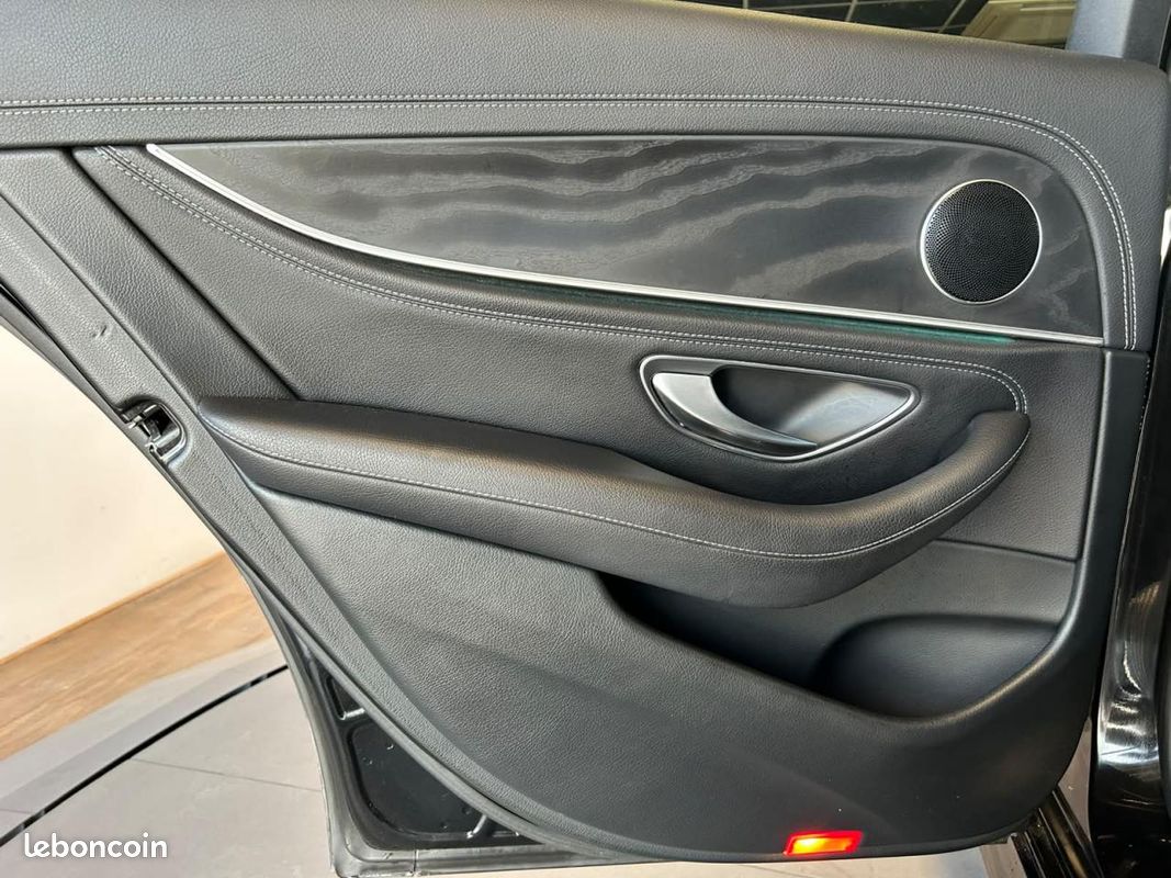MERCEDES CLASSE E E 220 D - BVA 9G-Tronic BERLINE - AMG Line - TOIT OUVRANT - CAMERA 360 - ENTRETIEN COMPLET - 2EME (image 26)
