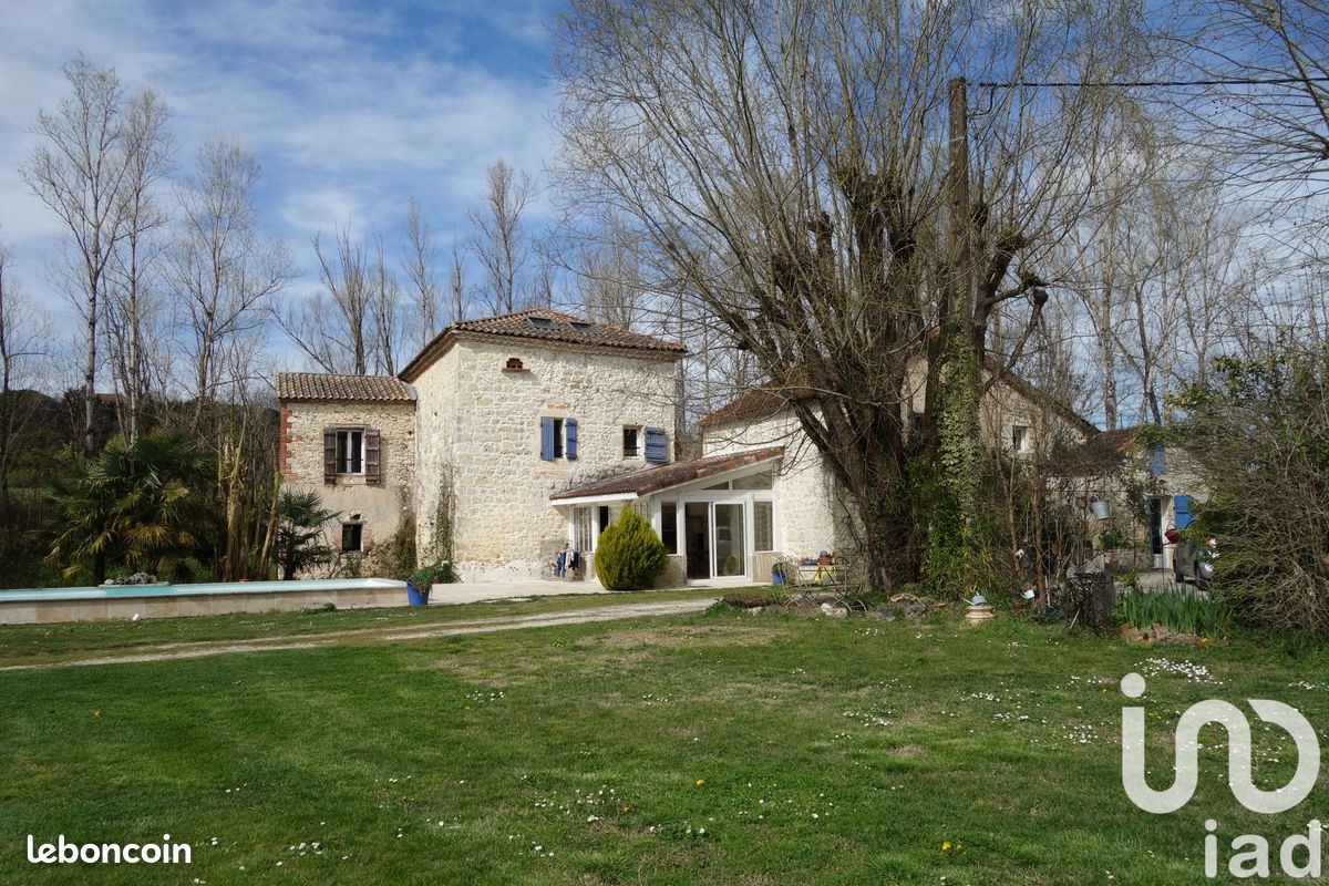 Maison 11 pièces 230 m² · à Pont-du-Casse · 230 m² · 460 000 €