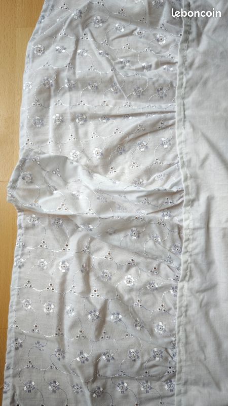 Couvre lit tissus blanc vintage (image 3)