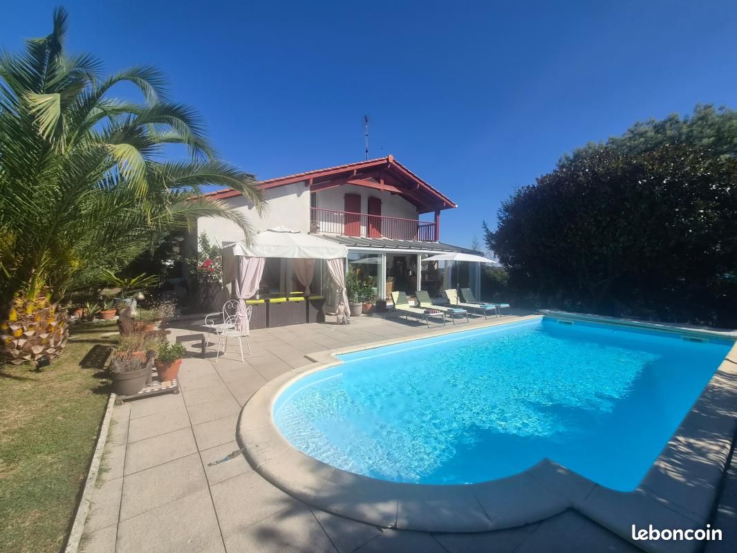 Maison 4 pièces 142 m² · à Bassussarry · 142 m² · 848 000 €