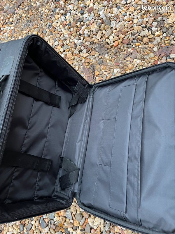 Sacoche à Roulettes IT Luggage – Noir, 30L, Cabine, Microfibre