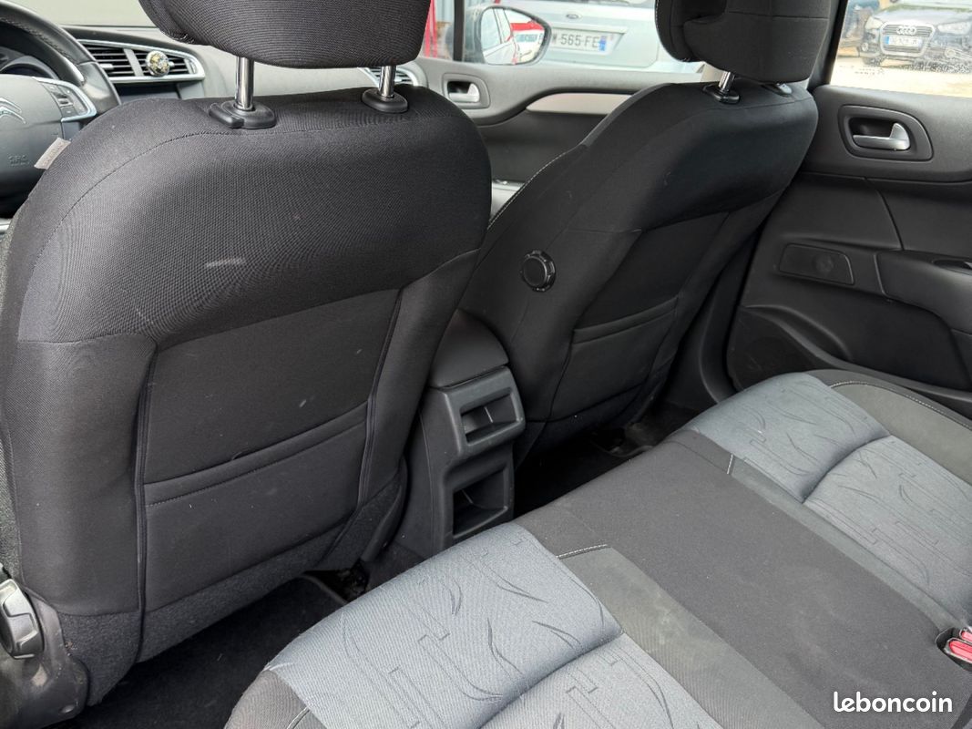 CITROEN C4 C4 HDi 90 Confort (image 13)