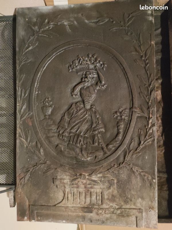 Plaques en fontes côtés cheminée (image 3)
