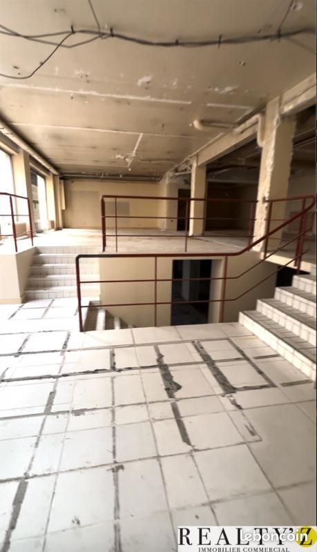 Local commercial 461 m² (image 2)