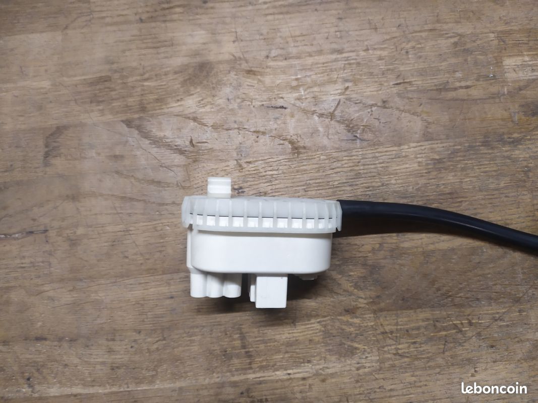 Pressostat Lave-linge Laden/Whirlpool - Modèle AWF254, Bleu, Occasion, Bon état De Marche