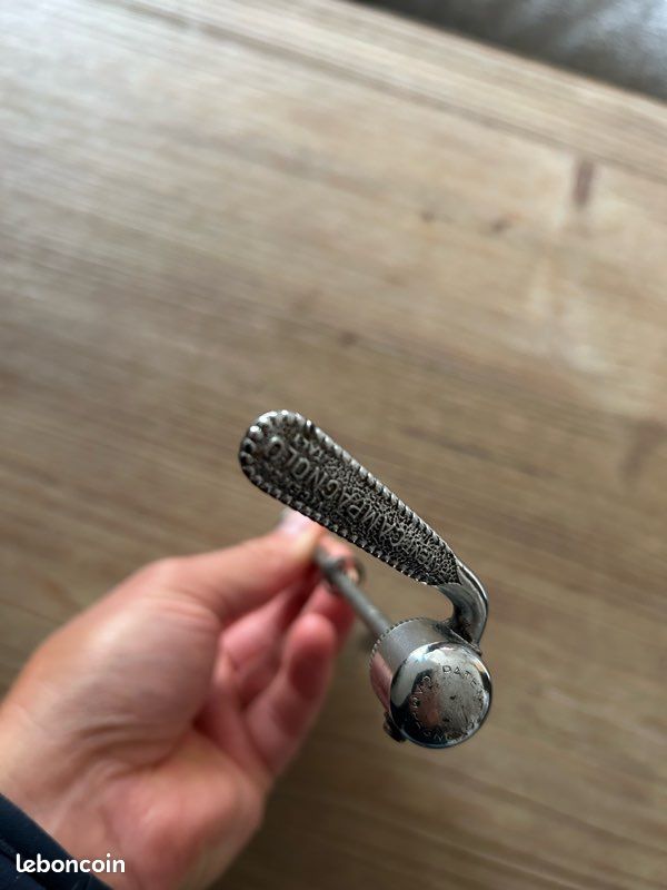 Attache rapide roue vélo course Campagnolo - Équipements vélos