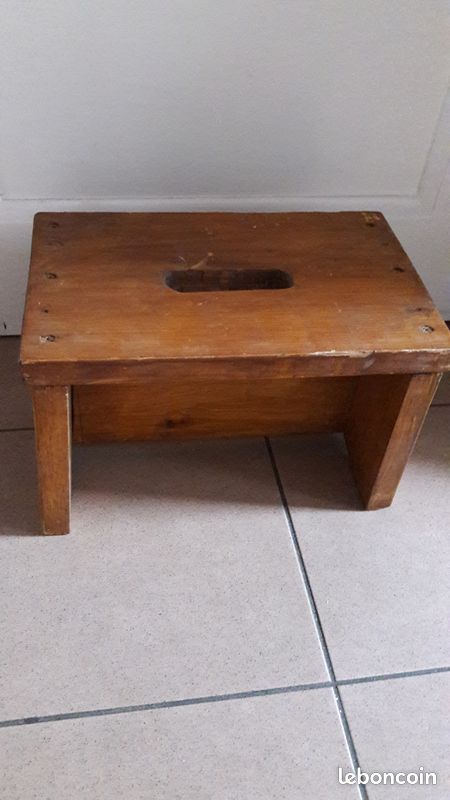 Tabouret en bois (image 1)