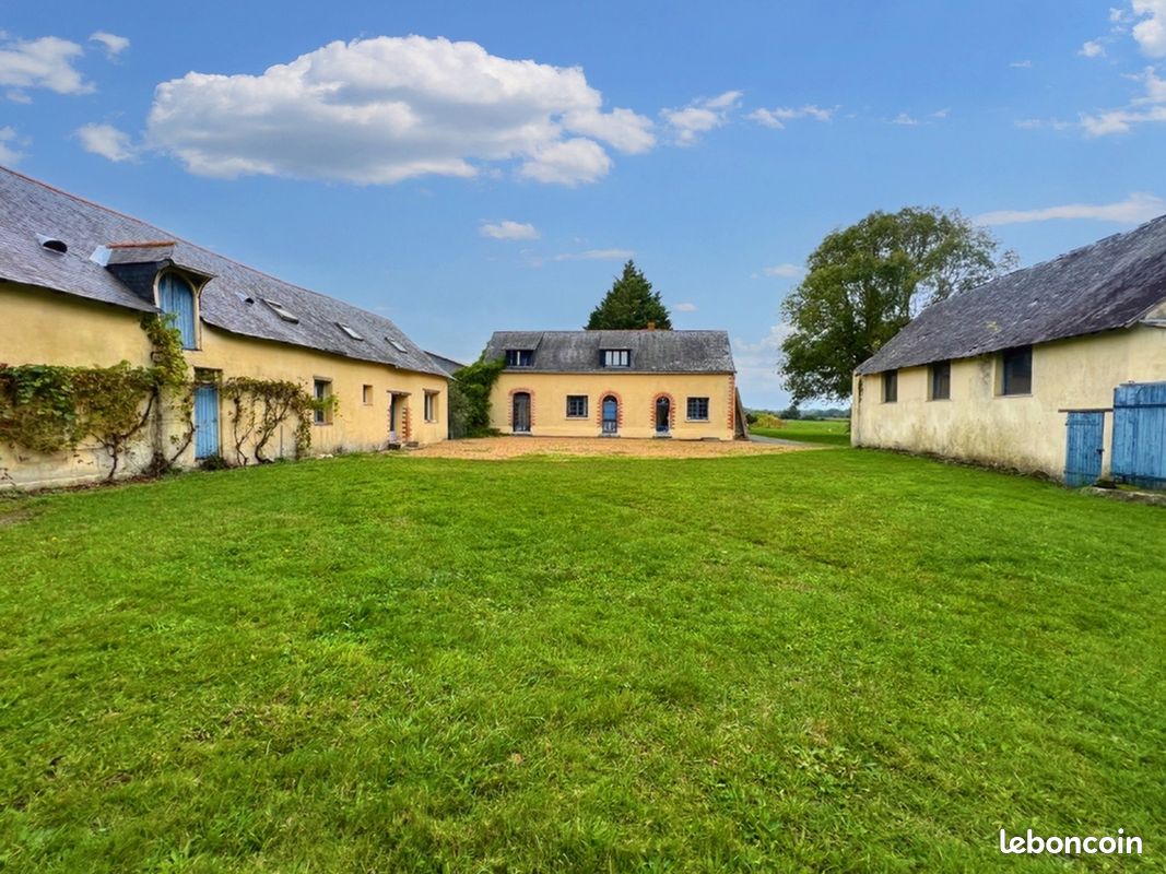 Maison 10 pièces 280 m² · à Tiercé · 280 m² · 191 000 €