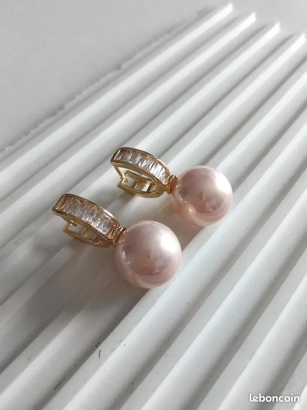 Jolie boucle d'oreille créoles (image 2)