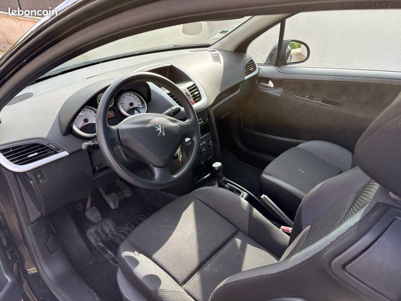 PEUGEOT. 207 1.4 VTI 95 Ch (image 2)