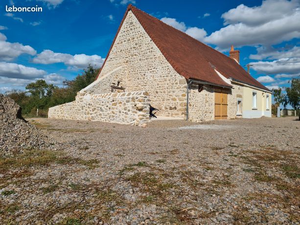 Maison de 80m2 avec garage +dépendance+6 garages en cours de construction + terrain