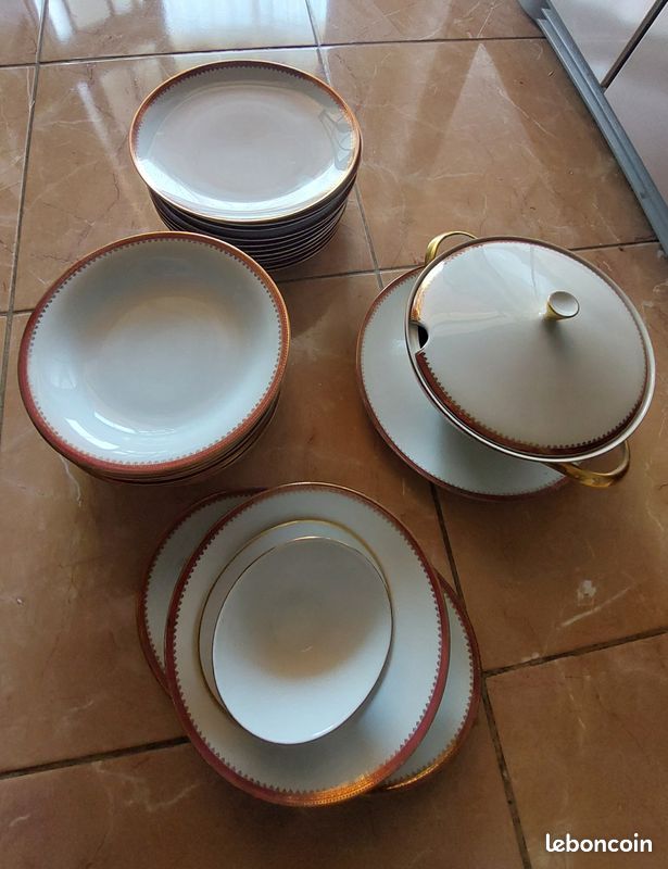 Ensemble de vaisselles en porcelaine (image 1)