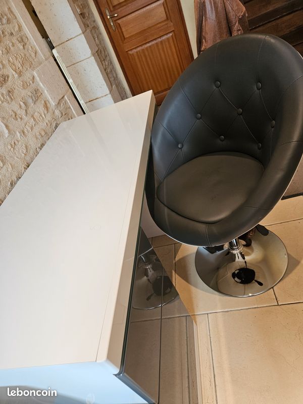 Bureau laqué blanc/gris & fauteuil œuf capitonné (image 2)