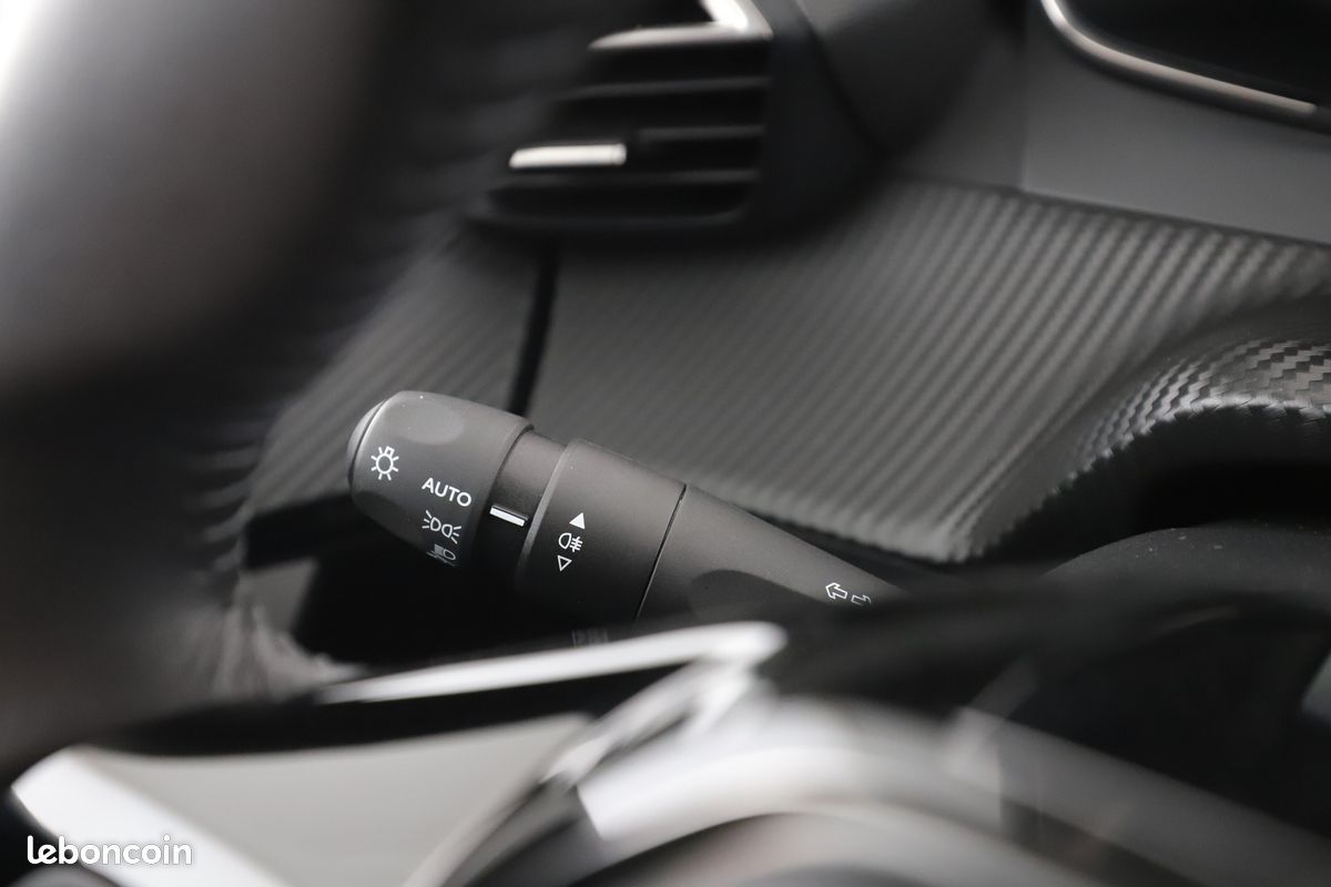 Peugeot 2008 1.2 PureTech Allure 101 ch (image 24)