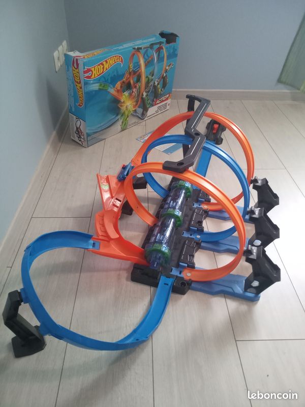 Hot Wheels Coffret Looping Infernal 70 Cm – Lanceur à Levier, Courses Et Crashs – Dès 5 Ans (HCB00)