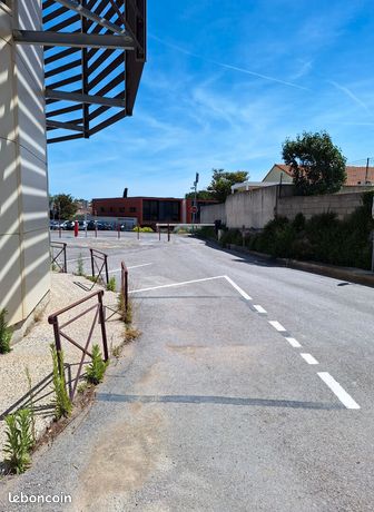 Parking/box 13 m² POUSSAN
