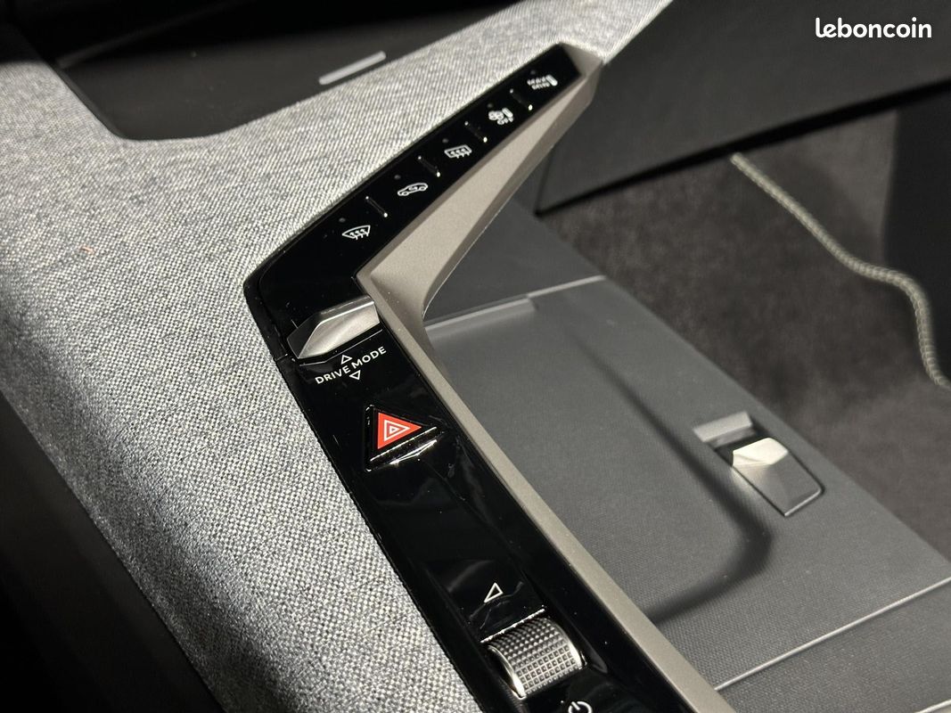 PEUGEOT 5008 1.2i Hybrid 145 e-DCS6 GT 360 7PL (image 23)