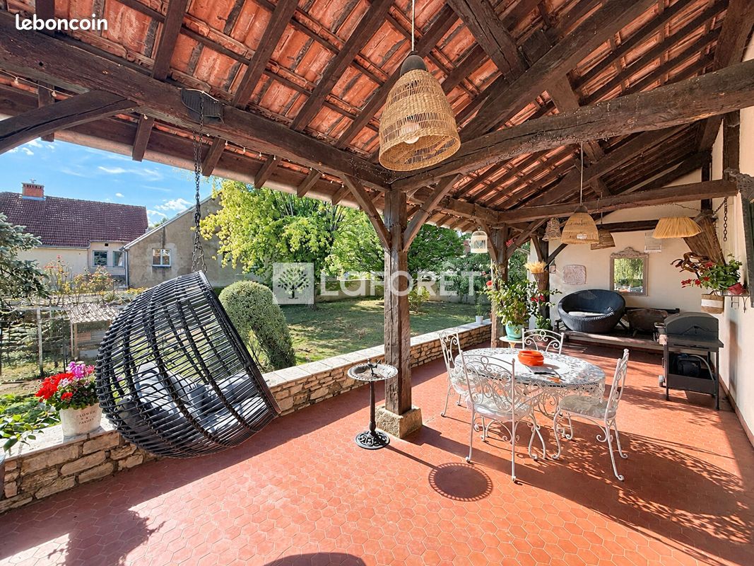 Maison 8 pièces 253 m² · à Rupt-sur-Saône · 253 m² · 265 000 €