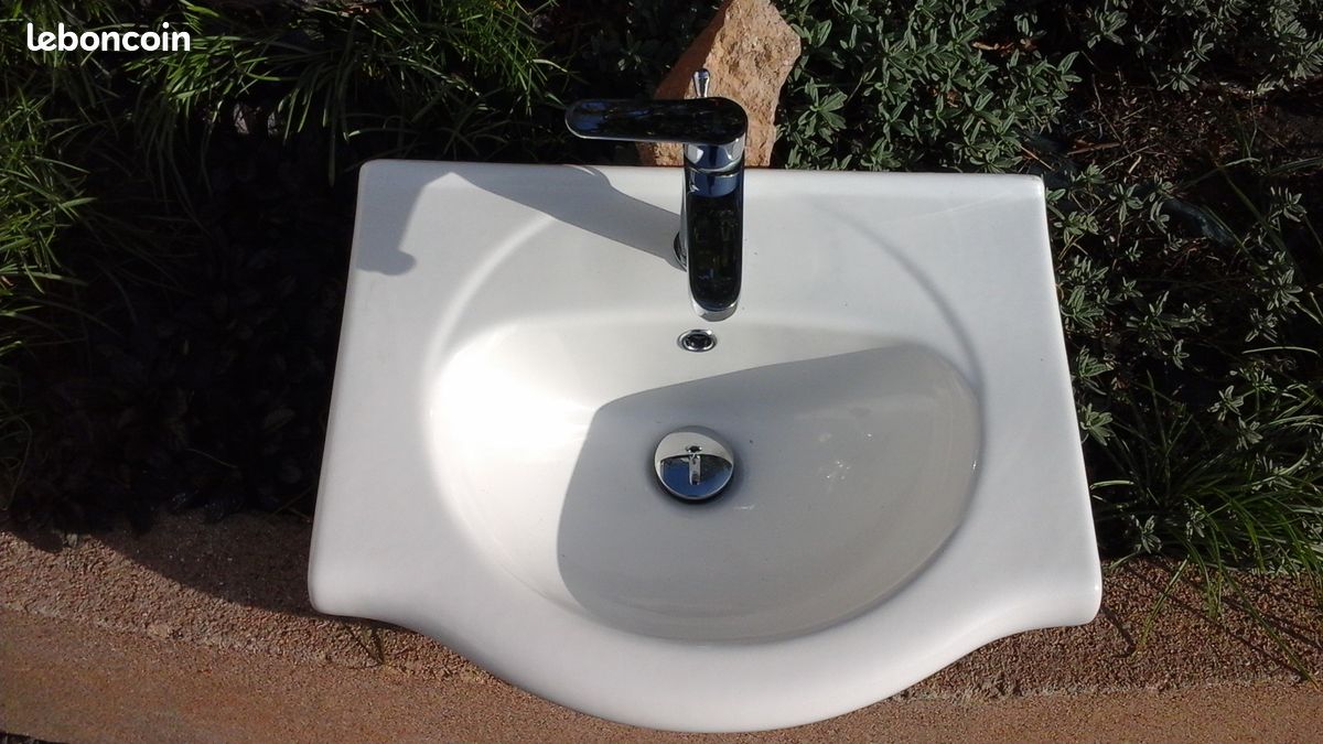 Vasque ou lavabo à suspendre en grès blanc (image 1)
