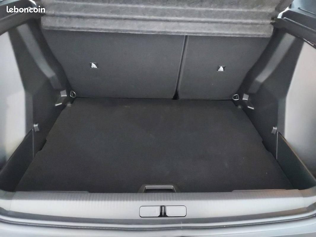 Peugeot 2008 Hybrid 145 e-DCS6 - GT Exclusive (image 10)