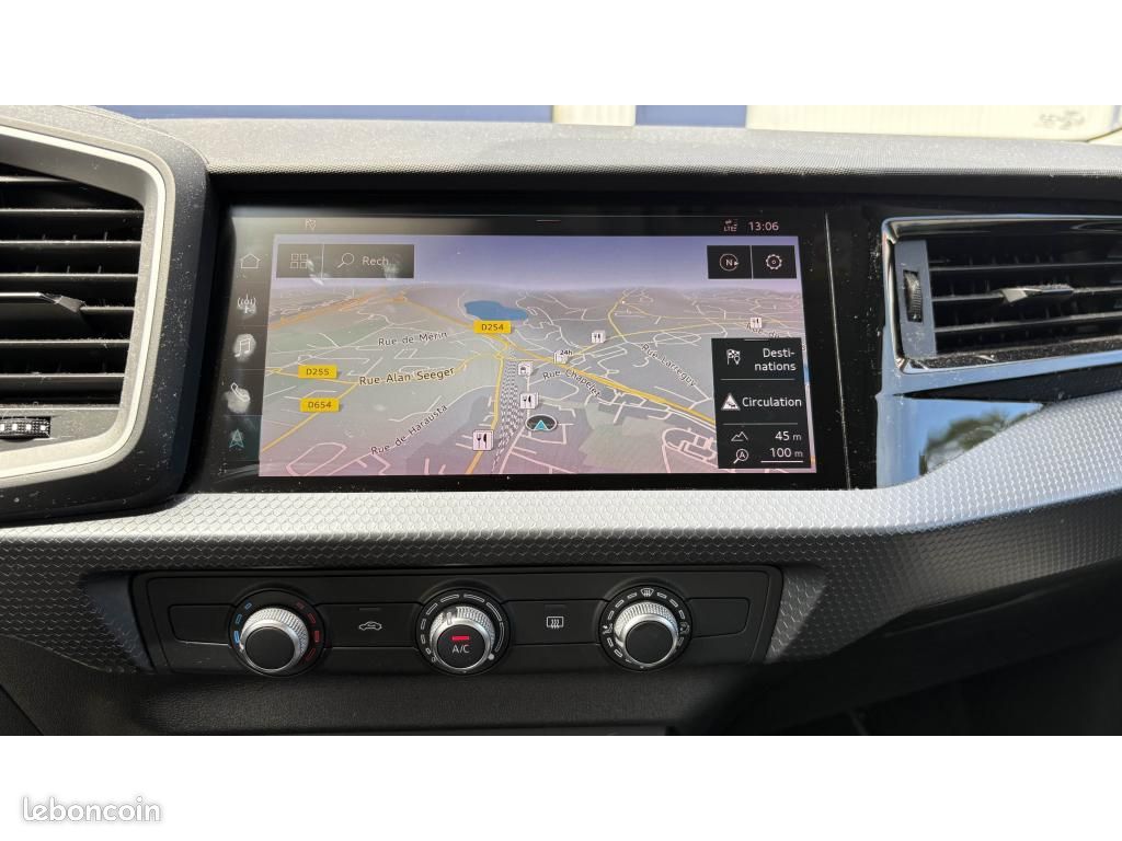 AUDI A1 Sportback - 1.0 30 TFSI 116ch Boite Auto Business line / Garantie 12 mois / Pneus AV neufs (image 23)