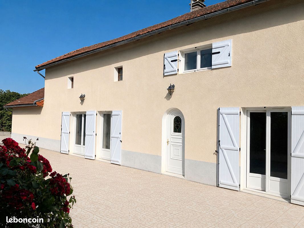 Maison 8 pièces 180 m² · à Valence-en-Poitou · 180 m² · 193 000 €