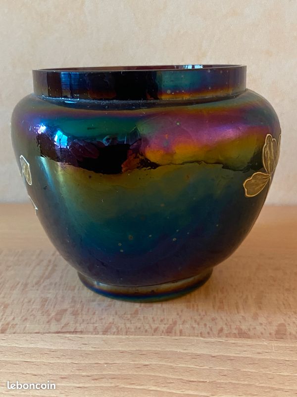 Vase ancien en verre irisé mauve (image 6)