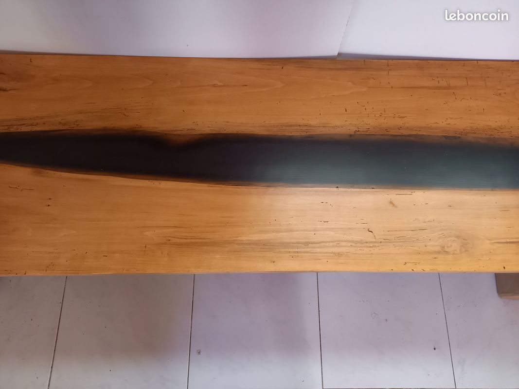 Table epoxy (image 1)