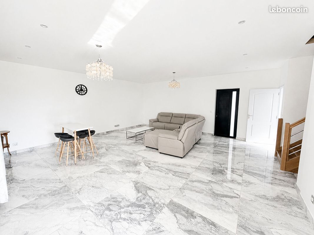 Maison 4 pièces 112 m² · à Sainte-Suzanne · 112 m² · 1 500 €/mois