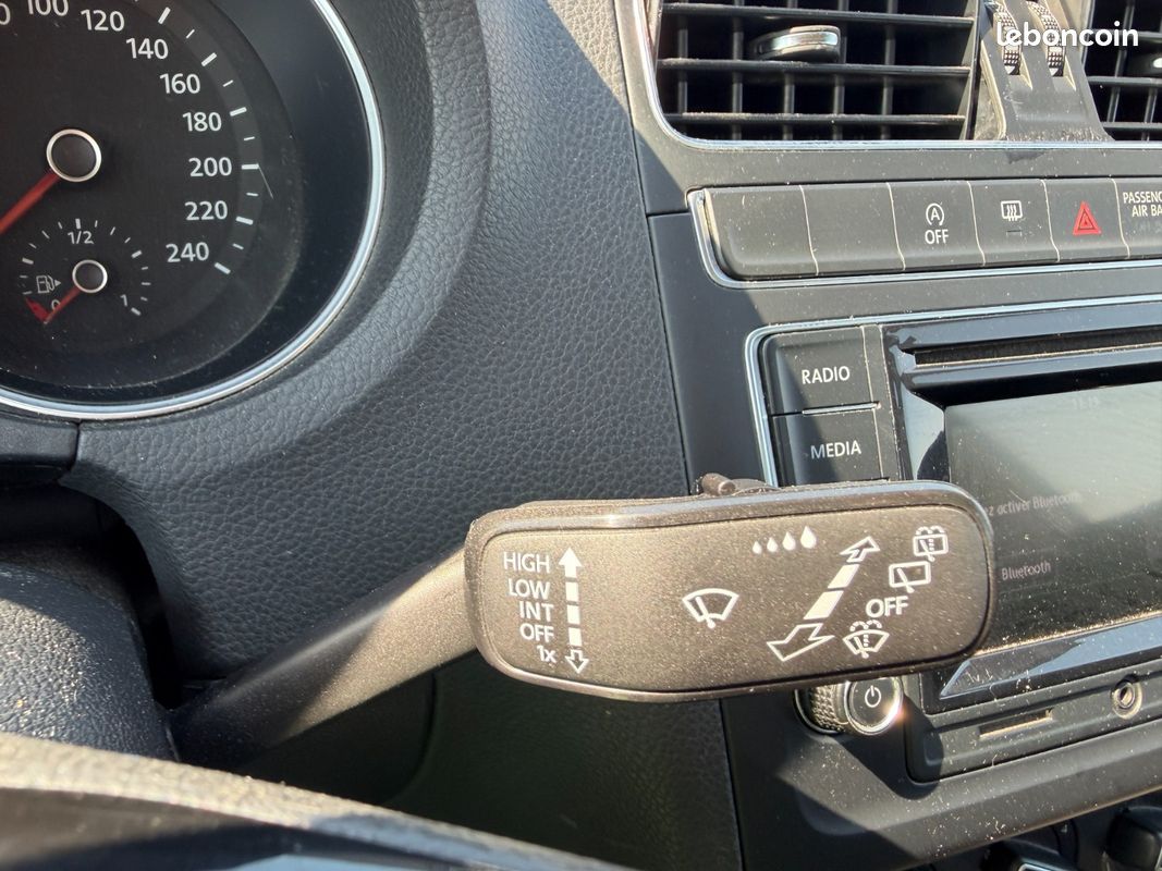 VOLKSWAGEN POLO 1.2 TSI 90 BMT Confortline (image 19)