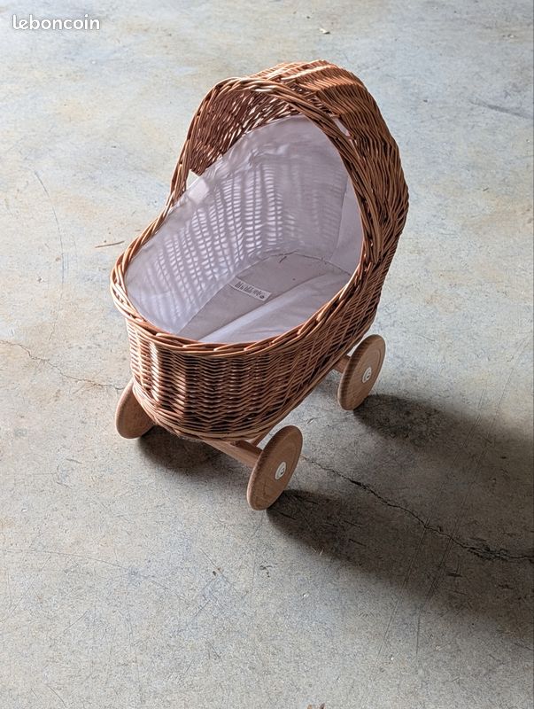 Launderette / Landau poupée en osier et bois — Bon état (image 1)