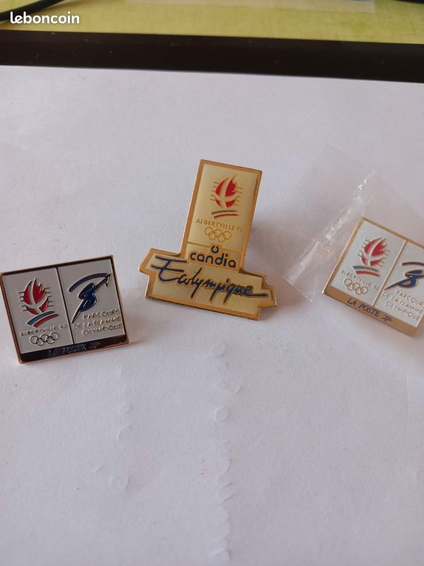 pin's Jeux olympiques Albertville 92 (1,8 cm / 2,3 cm signé SP