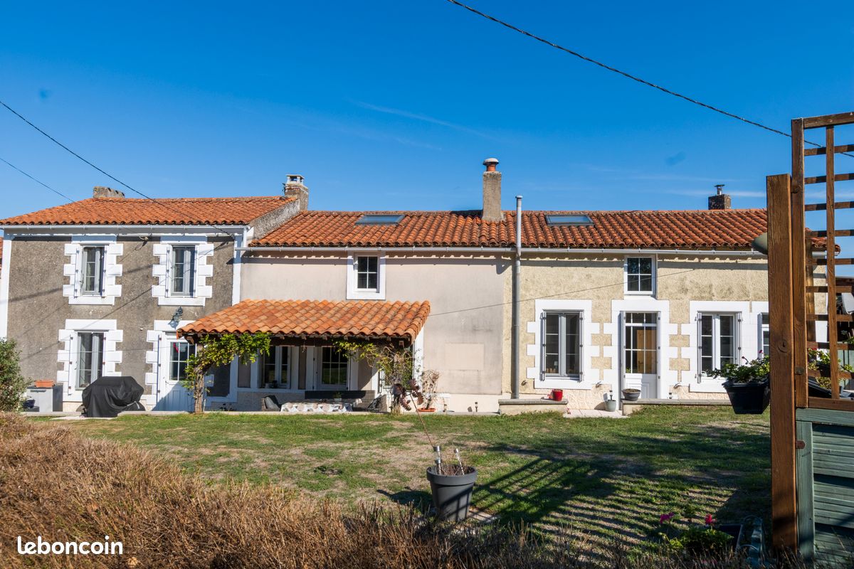 Maison 6 pièces 162 m² · à Vernoux-en-Gâtine · 162 m² · 195 000 €