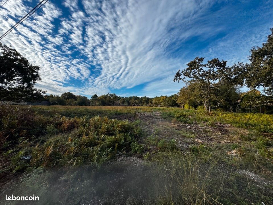 Terrain 465 m² · à Hourtin · 135 000 €