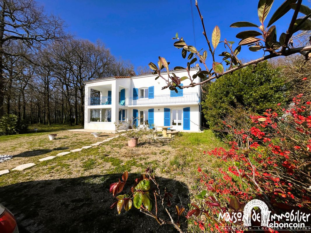 Maison 5 pièces 143 m² · à Chenac-Saint-Seurin-d'Uzet · 143 m² · 399 000 €