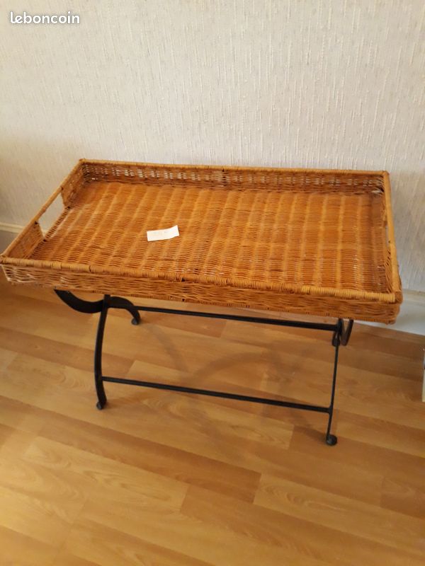 Desserte en rotin (image 1)