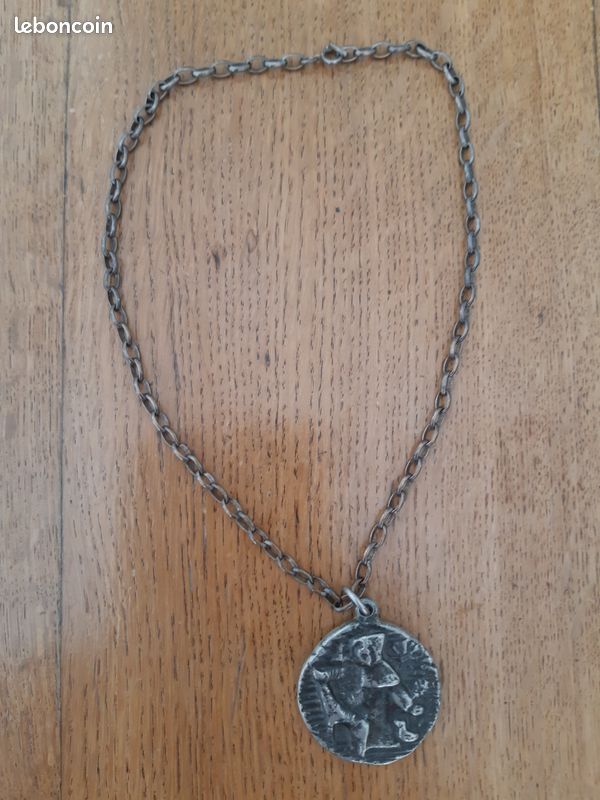 Pendentif métal argenté inspiration celtique en très bon état – Plus de 30 ans (image 7)