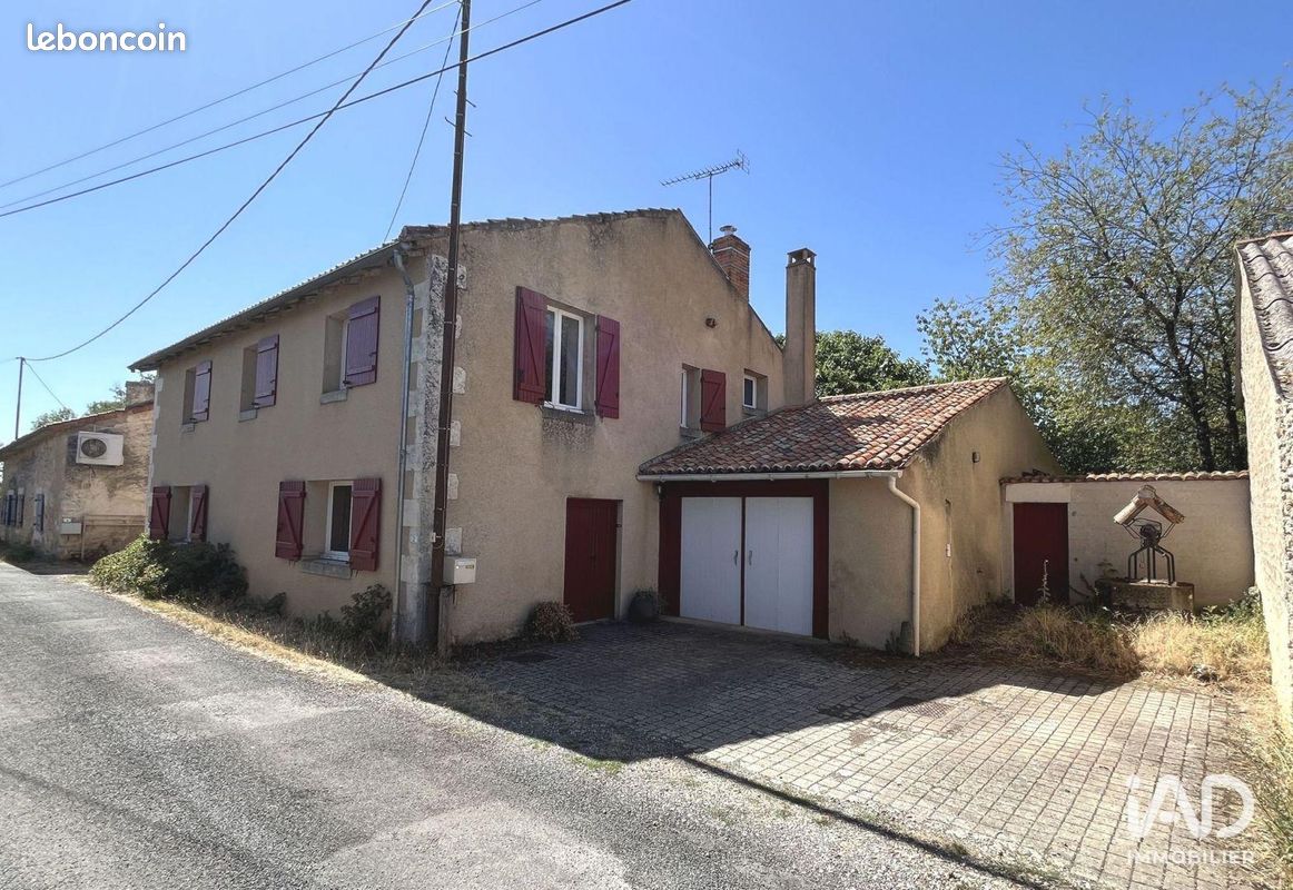 Maison 8 pièces 221 m² · à Quinçay · 221 m² · 290 000 €