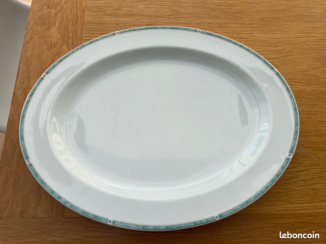 Plat ovale 39x30cm en porcelaine Bernardeau modèle Gemme vert (image 1)
