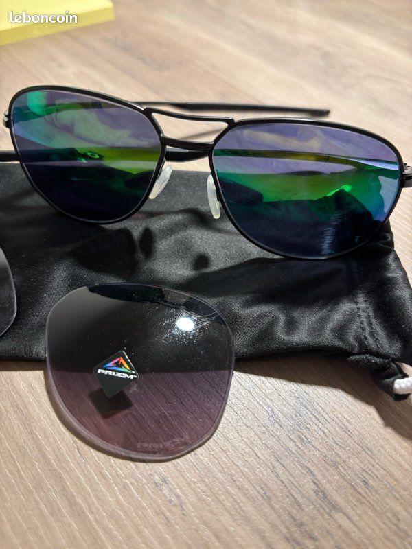 Lunette de soleil Oakley (image 1)