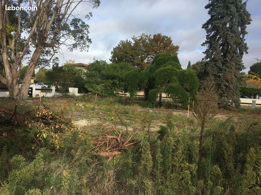 Terrain à bâtir de 1000 m² à SAINT-MEDARD-EN-JALLES (33) · à Saint-Médard-en-Jalles · 205 000 €