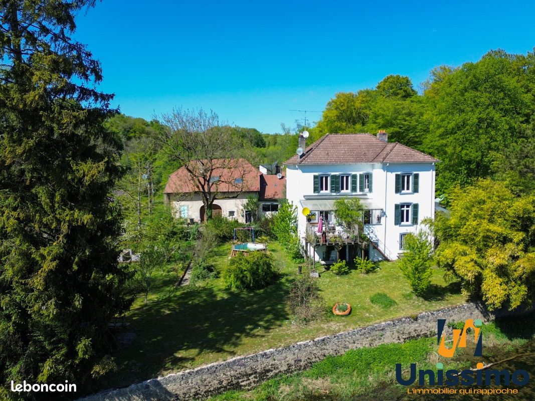 Maison 7 pièces 180 m² · à Lougres · 180 m² · 300 000 €